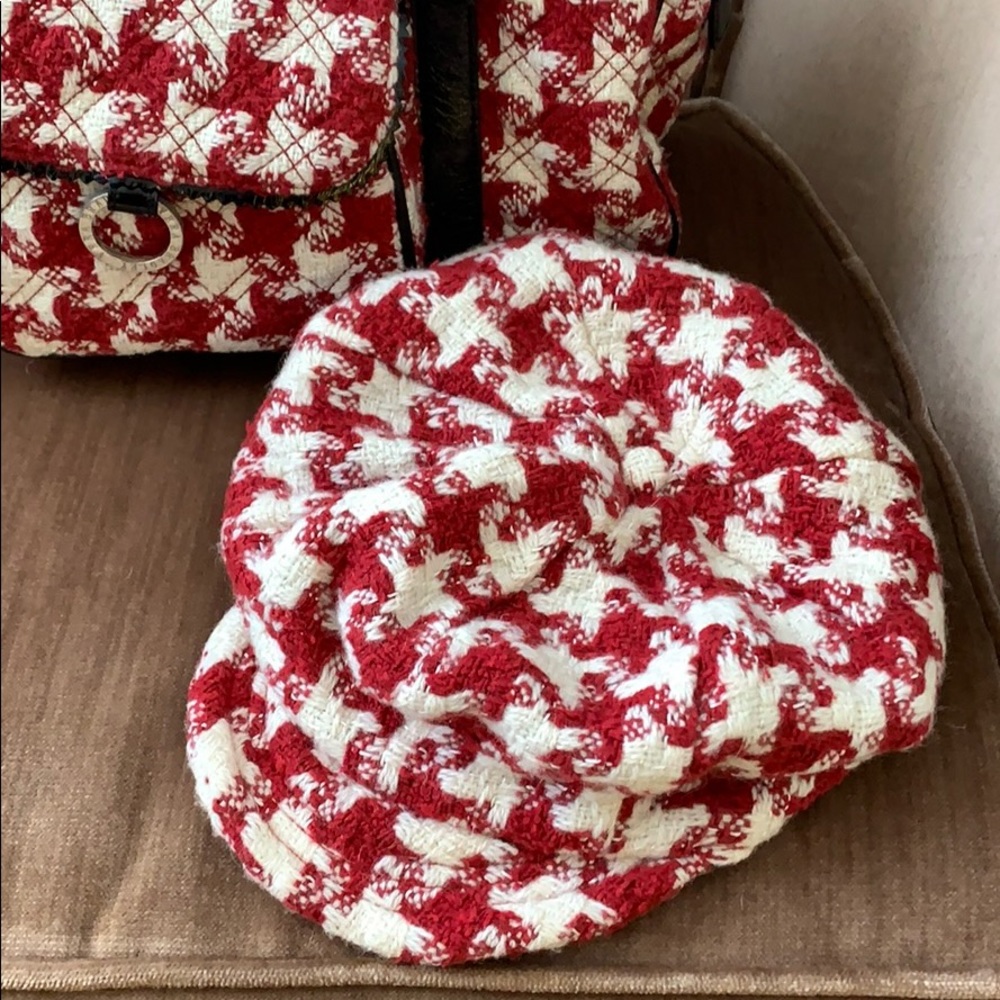 Beautiful retired Vera Bradley newsboy cap